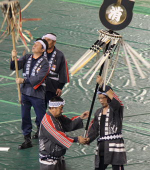 手前左側：今野副分団長 手前右側　舛森副分団長の画像