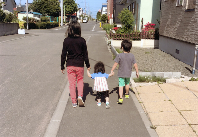 いとこ3人でおさんぽで～すの画像