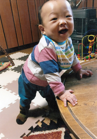はじめてのつかまり立ちの画像