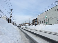 施設前の国道12号の画像