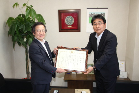 株式会社タカフジ 代表取締役 尾上様と藤井副市長の画像