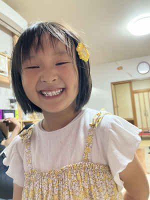 髪留め付けてにっこり