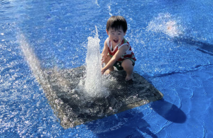 初めての水遊び