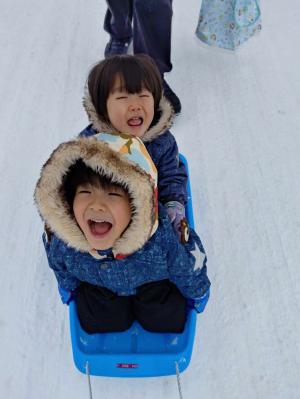 雪ん子そり疾走