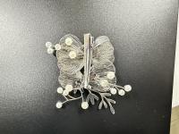 白い花の髪飾り　裏面