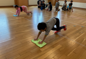 雑巾がけリレー